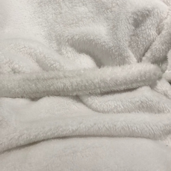 Like new Plush Jenni Robe - Picture 3 of 3